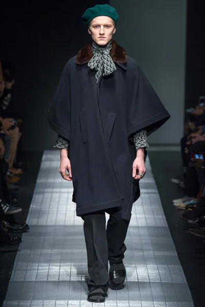Look 12